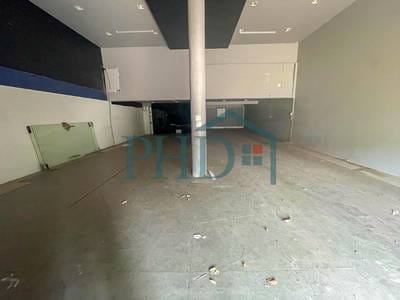 带4个停车位的建筑出租