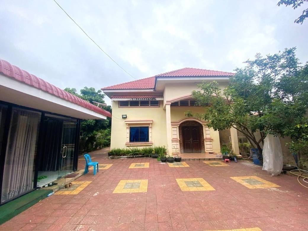 180 sqm Living Size House and lot Na prodej in Serei Saophoan