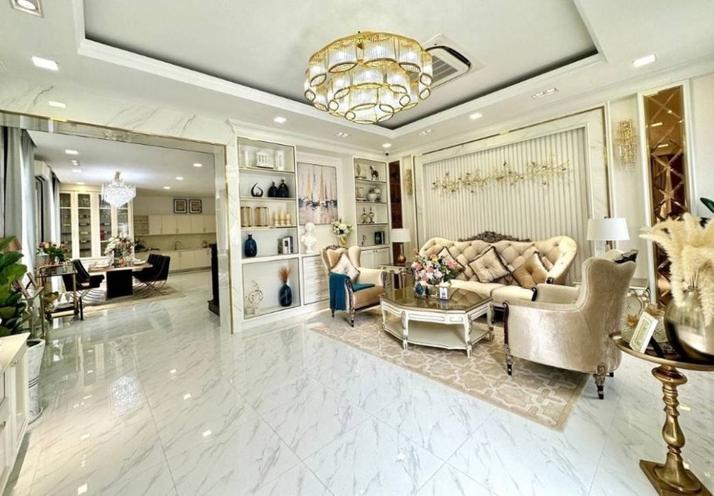Chroy Changvar에 있는 별장 매매 $229,888