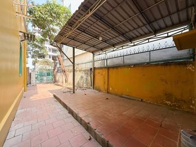 Daun Penh에 있는 전용면적 432㎡ 상가주택 임대