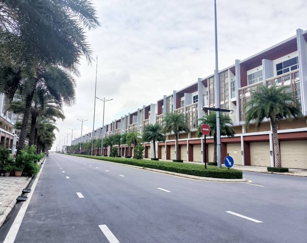 162.5 sqm Land Size Shophouse Na prodej