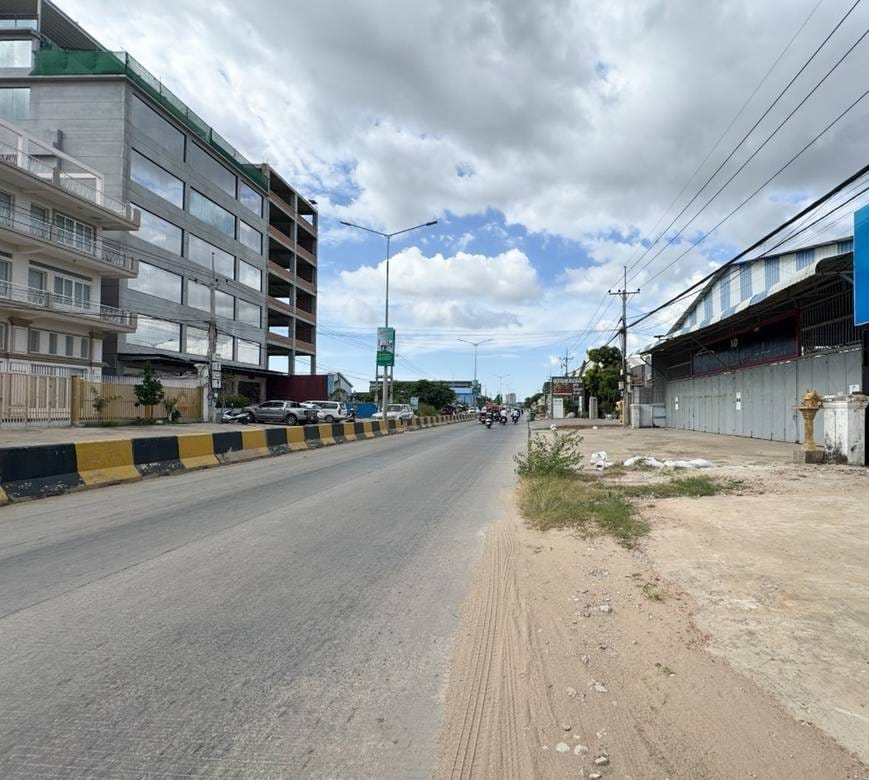 600 sqm Land Size Sklad K pronájmu