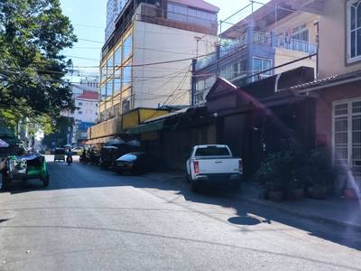175 sqm Land Size Shophouse K pronájmu