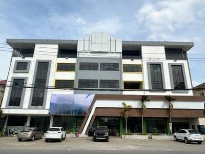 Bâtiment À louer de 6,400 m² habitables à Meanchey