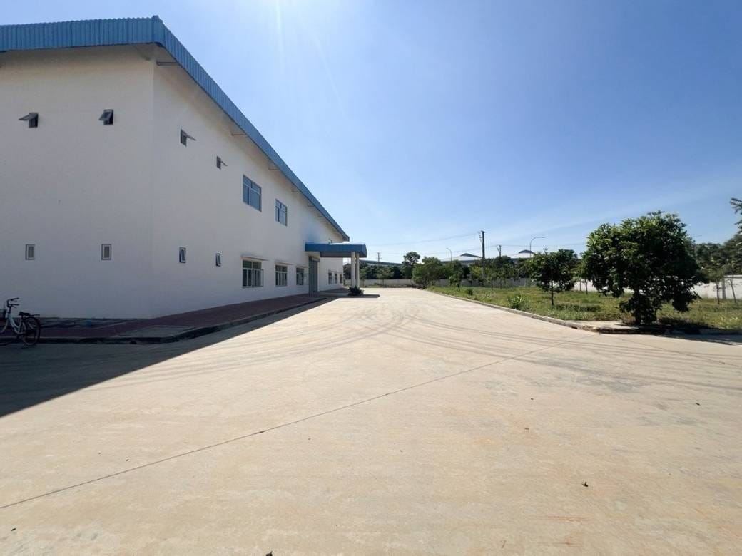 Entrepôt À louer de 17,000 m² de terrain