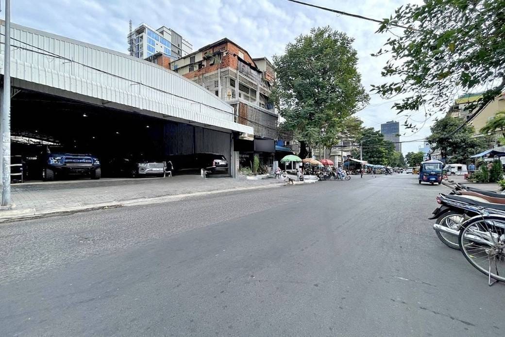 Magazyn Na wynajem o powierzchni mieszkalnej 616 m² w Daun Penh