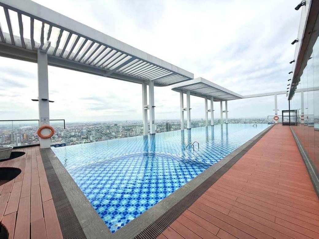 Apartment For Rent with 1 Parking Space