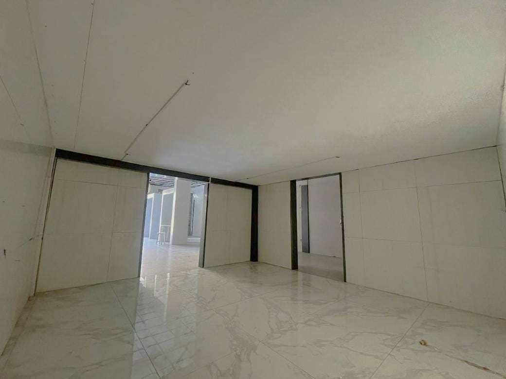 $2,000 Shophouse