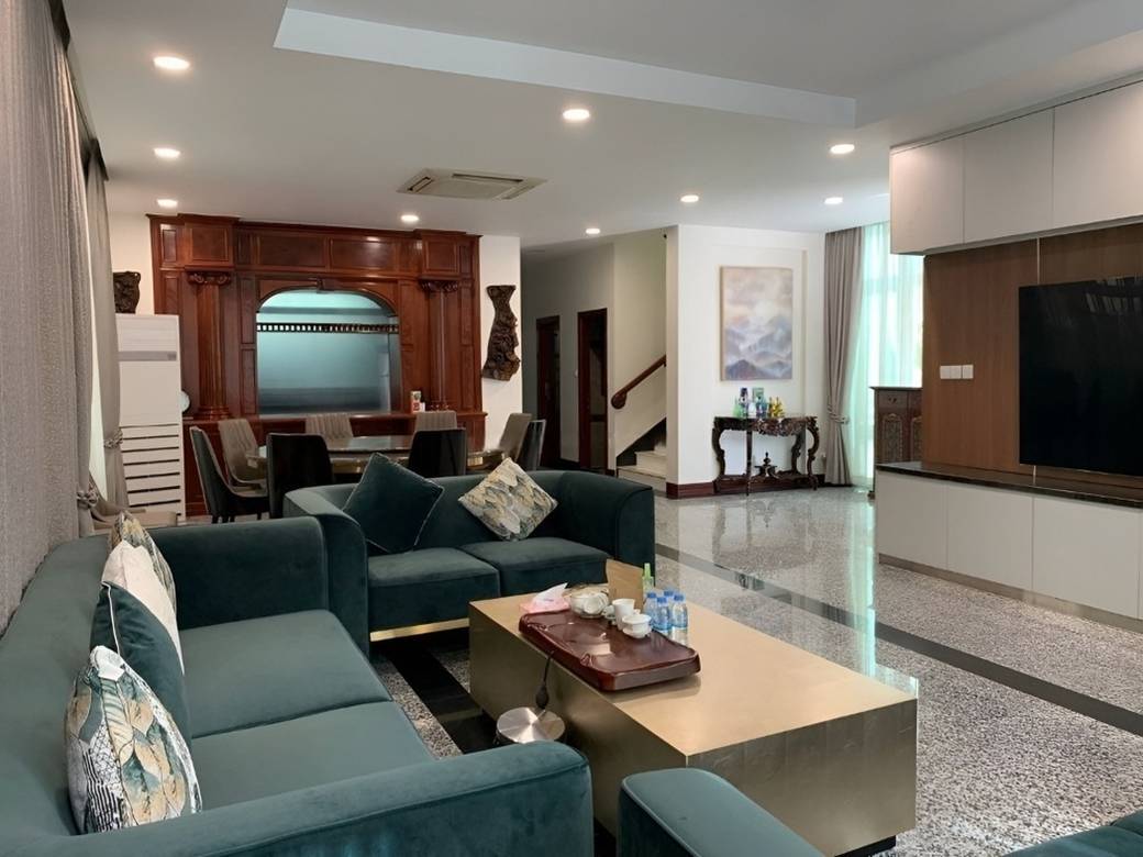 $1,700,000 Vila