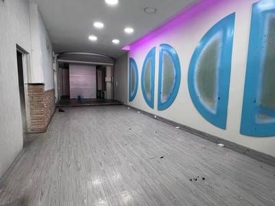 Dom z lokalem handlowym Na wynajem o powierzchni działki 240 m² za $2,600