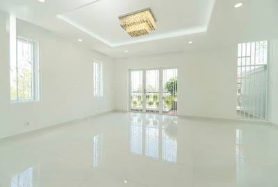 Chroy Changvar双子别墅出售，价格$238,000