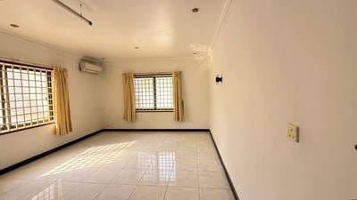Villa À louer de 247 m² de terrain pour $5,000