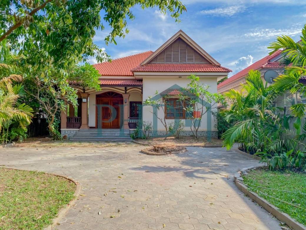 带5个停车位的House and lot出租
