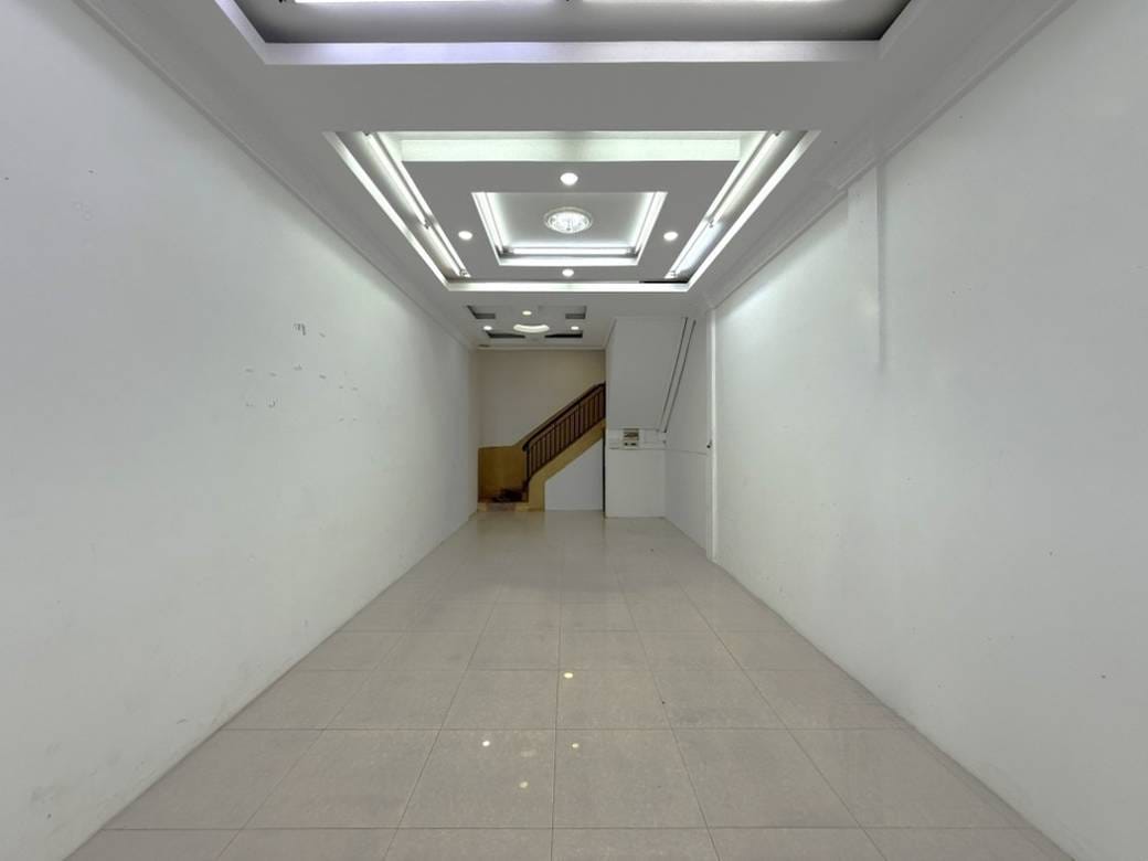 $1,300 Shophouse