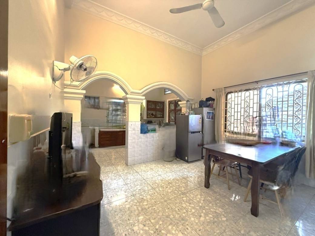 $700 Flat House
