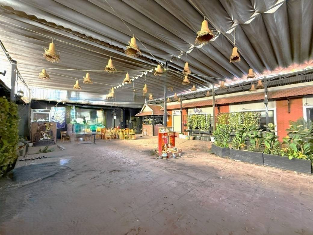 $1,300 店屋