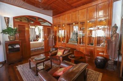 $1,400 Flat House