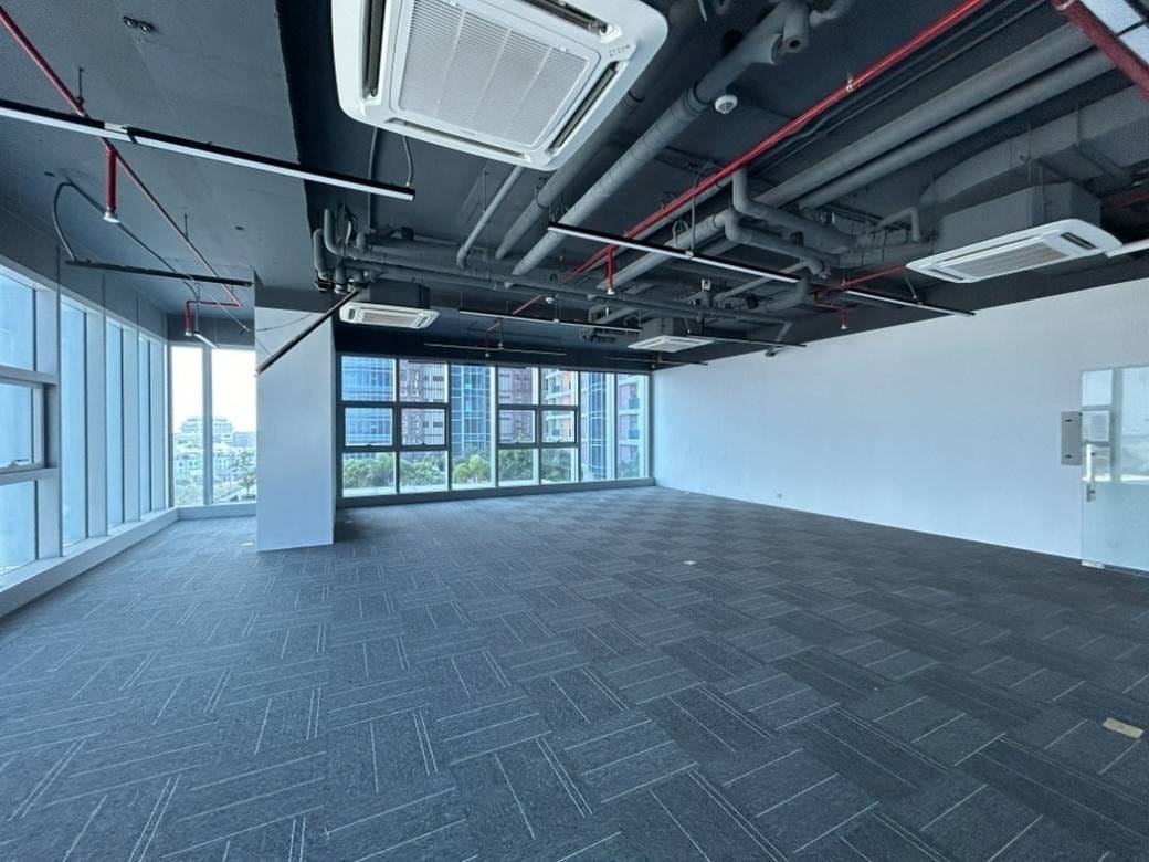 Bureaux À louer de 157 m² habitables à Chamkarmon