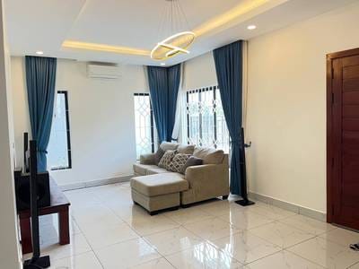 带2个停车位的别墅For Sale & Rent