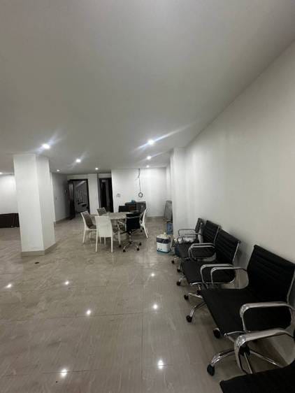 Budynek Na wynajem o powierzchni działki 300 m²