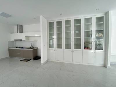 $250,000 Vila