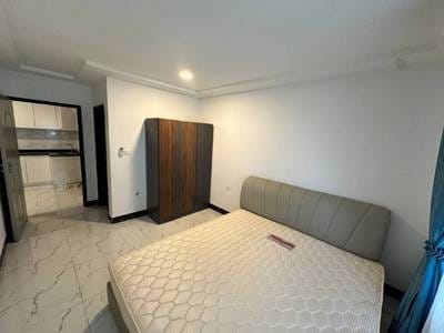 $450 Condo