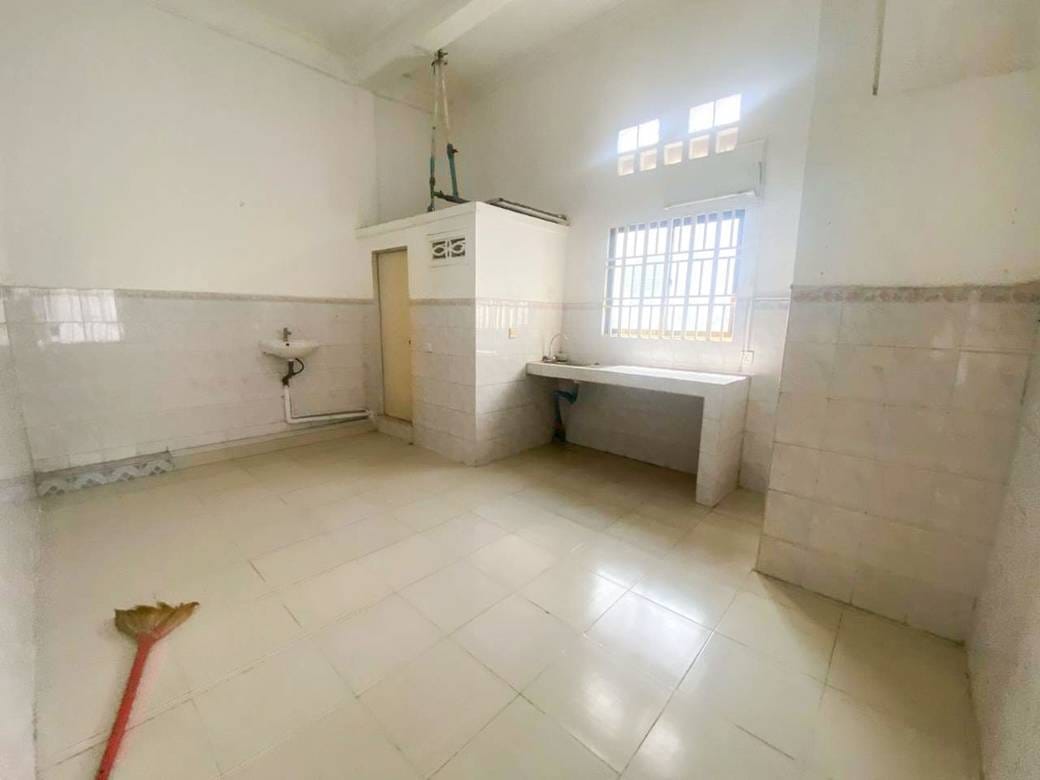 100 sqm Land Size Flat House K pronájmu