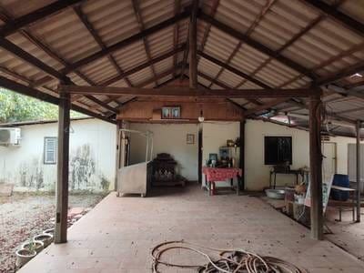 2,710平方米土地面积的House and lot出售