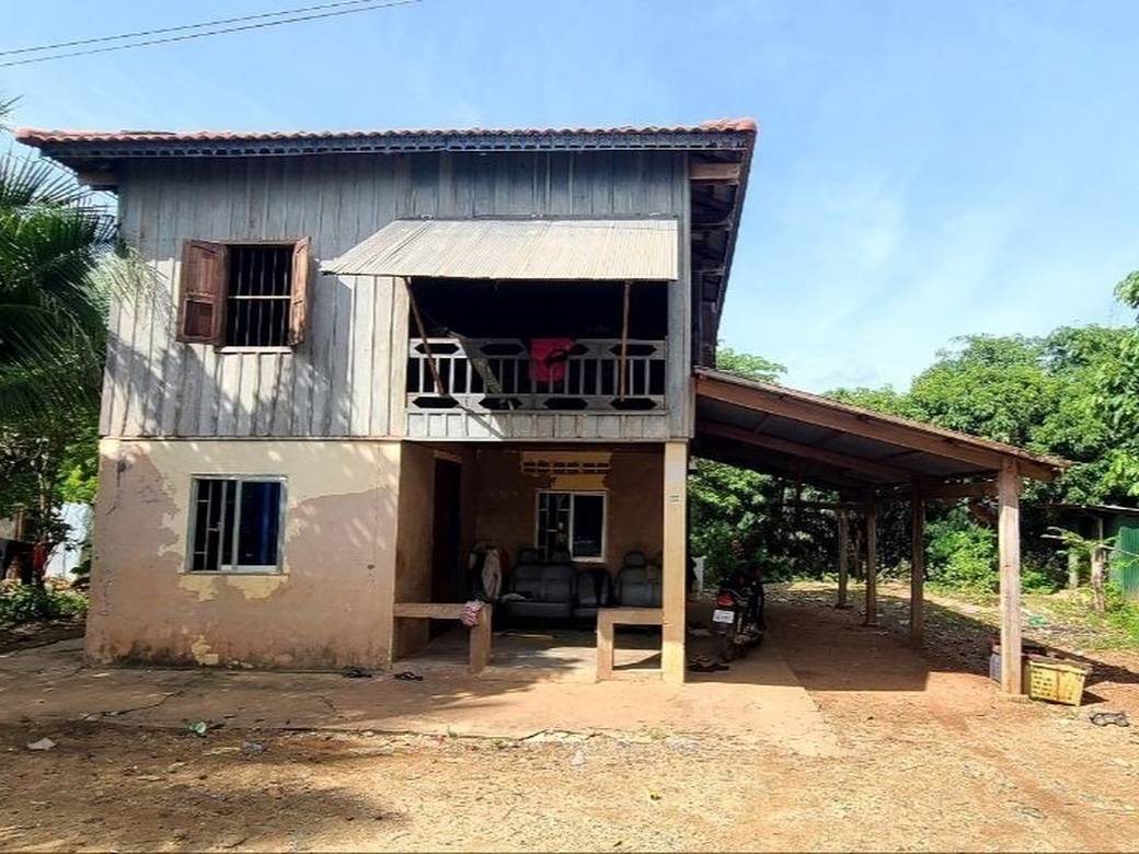 1,425 sqm Land Size House and lot Na prodej