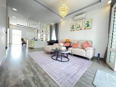 带1个停车位的House and lot出售