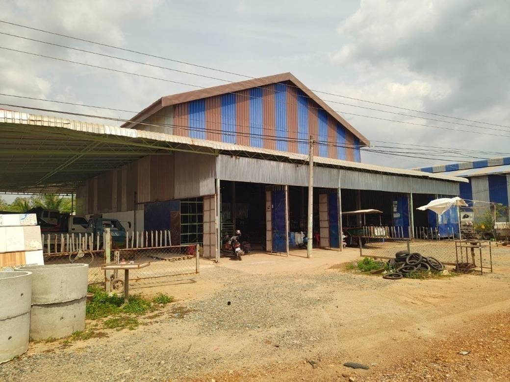 Entrepôt À vendre de 750 m² habitables à Tuek Chhou