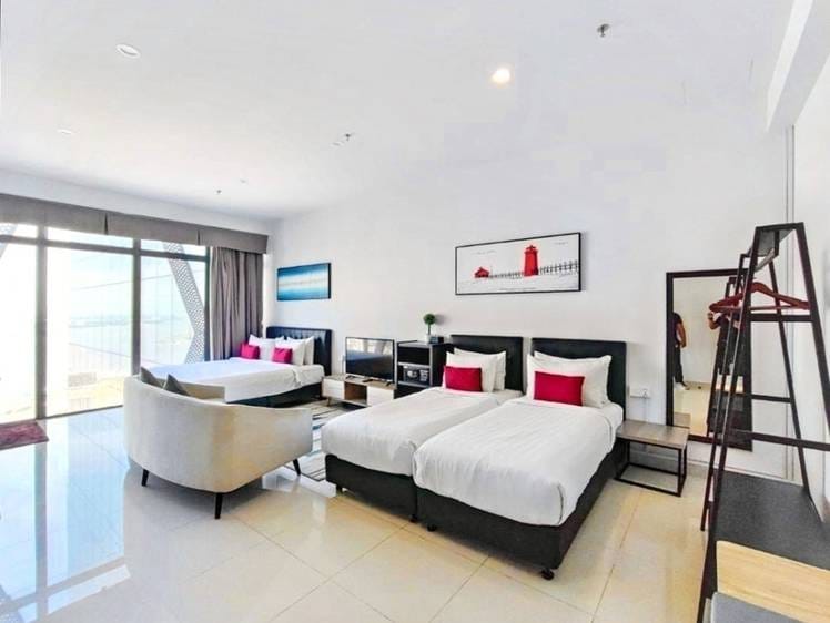 SOHO Condo for Sale in The Bridge SOHO
