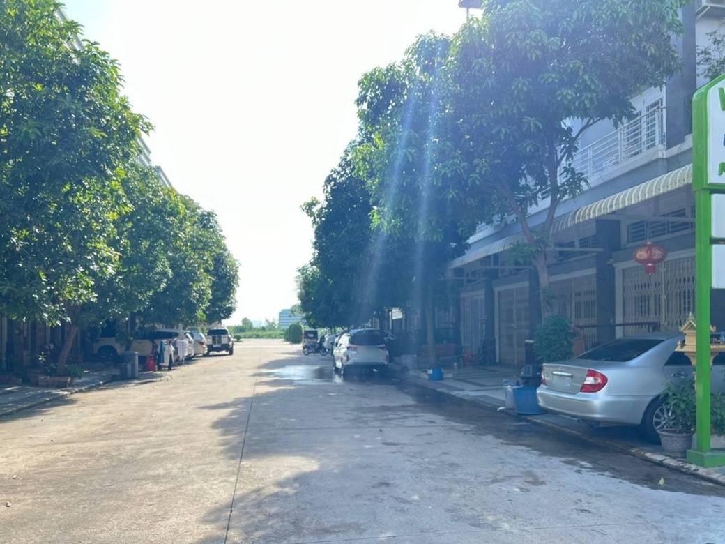 263.2 sqm Land Size Shophouse Na prodej