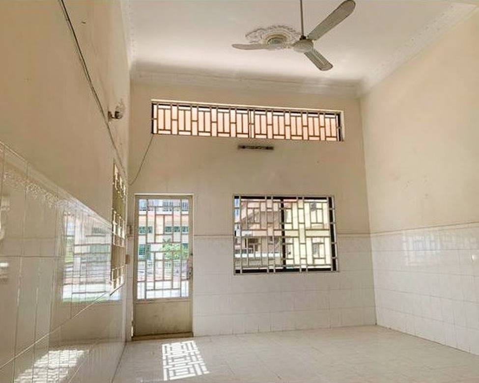 $700 Flat House