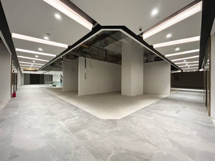 Commercial Retail Space for Sale in The Peak – Great Investment Opportunity!