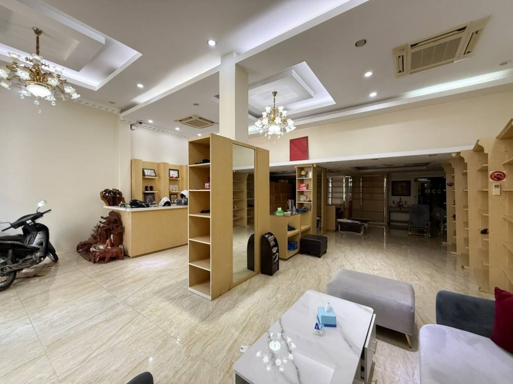 Daun Penh店屋出租，价格$5,500