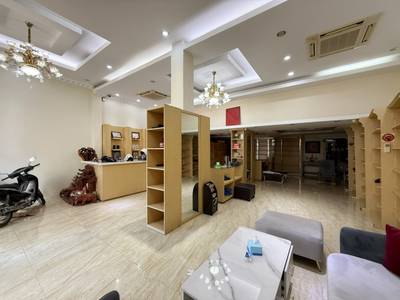 Daun Penh店屋出租，价格$5,500