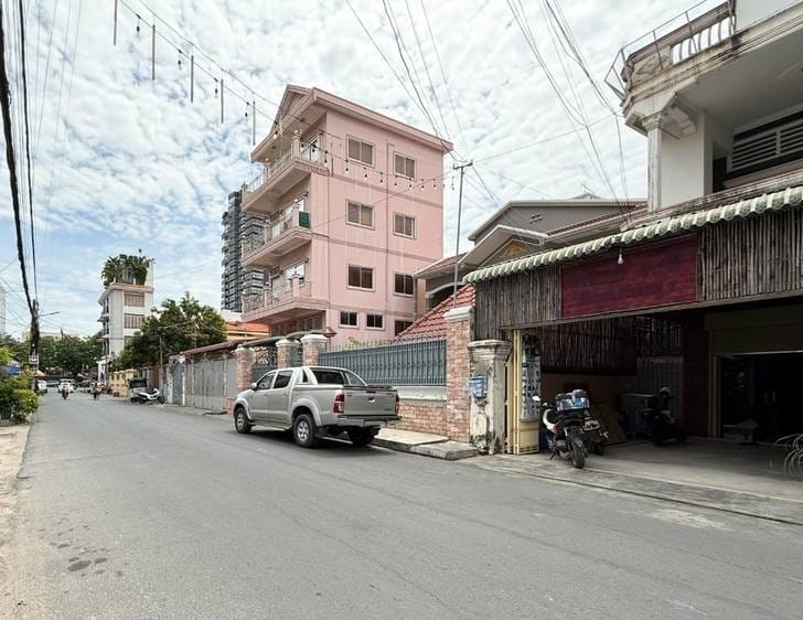 900平方米土地面积的CommercialShophouse出租