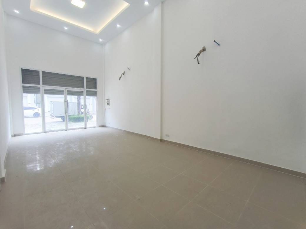 Shophouse Na prodej in Chroy Changvar $320,000