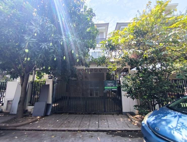 វីឡាភ្លោះ សំរាប់ជួល នៅ Ou Baek K'am, Sen Sok, Phnom Penh