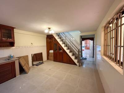 4 Bedrooms Flat House Na prodej