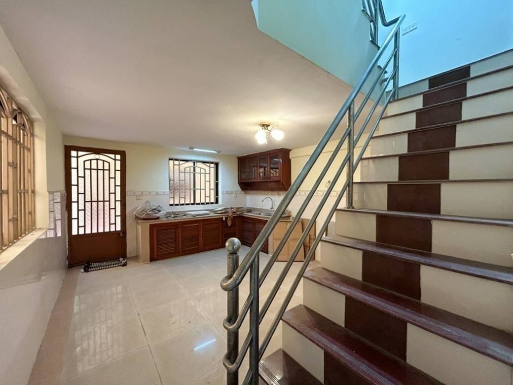 Flat House Na prodej in Por Sen Chey $86,000