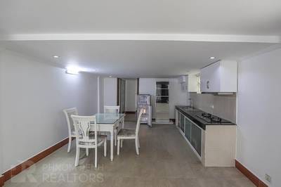 $1,000 Flat House