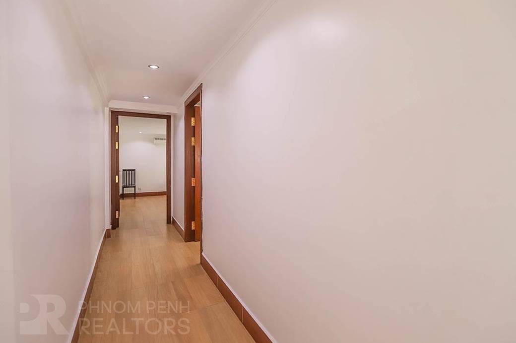 Flat House For Rent in Boeung Trabek, Chamkarmon, Phnom Penh