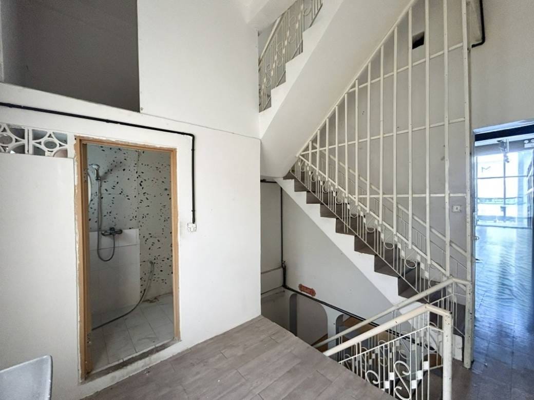 $1,700 Shophouse