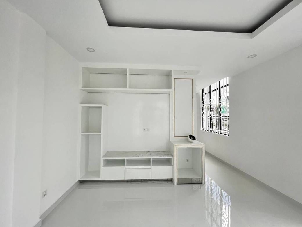 Maison en rangée À louer à Chrang Chamres 2, Russey Keo, Phnom Penh