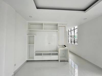 Maison en rangée À louer à Chrang Chamres 2, Russey Keo, Phnom Penh