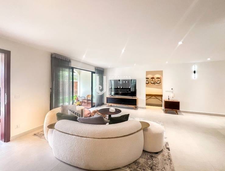 $450,000 Vila