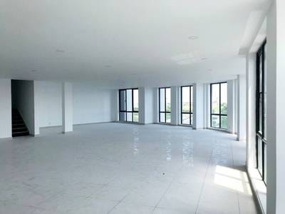 Maison-boutique À louer de 1,073 m² habitables à Por Sen Chey