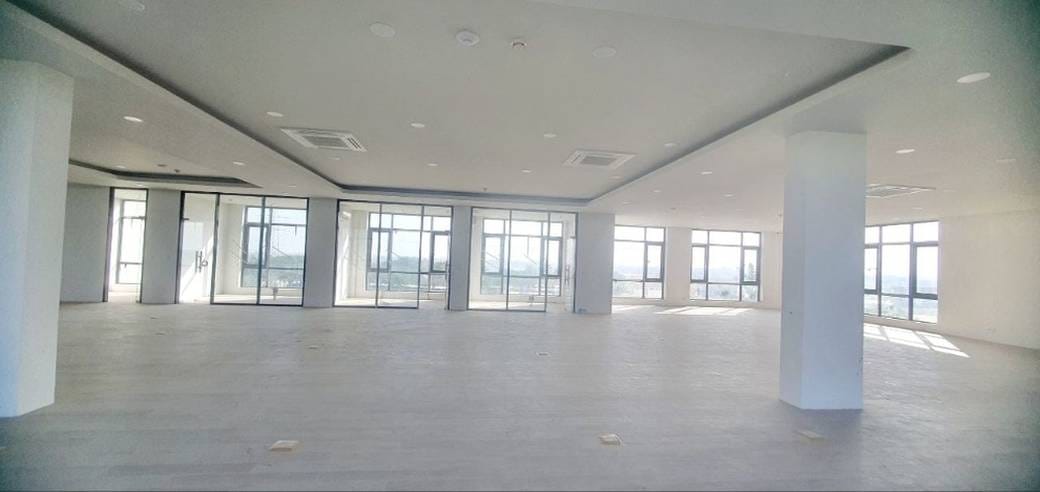 20,000 sqm Land Size Kanceláře K pronájmu